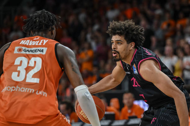 雷霆队中拥 雷霆队中拥