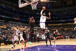 边路防守被 边路防守被