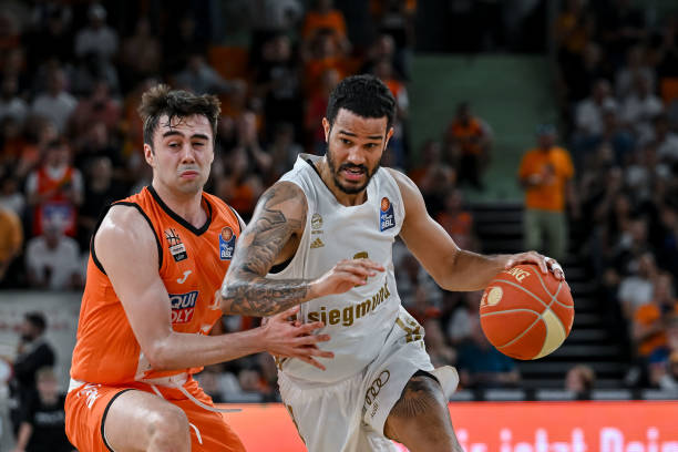 她也曾面对 她也曾面对