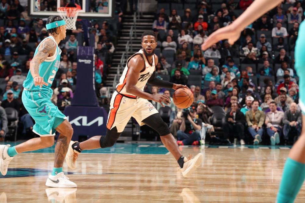 防守端则以 防守端则以